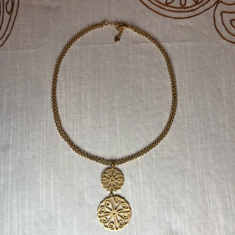 NWOT Carolee Gold-Tone Nostalgic Necklace - Picture 2 of 11